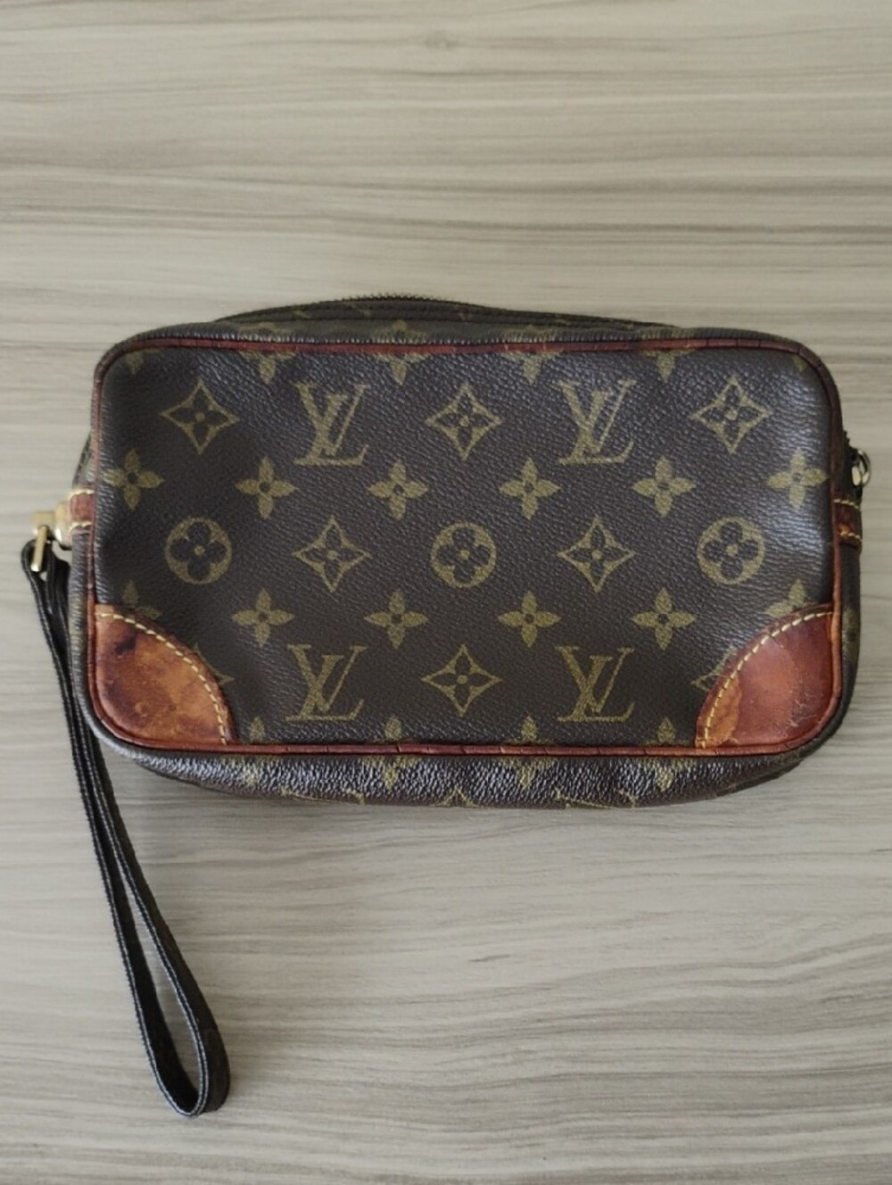 AuthenticLouis Vuitton Monogram Canvas Wristlet Clutch in Brown with Tan Accents - Picture 3 of 14